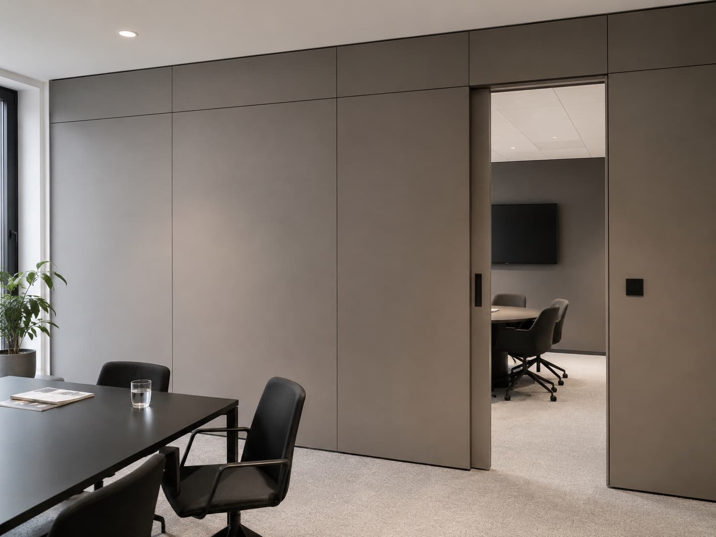 Cloison stratifiée sur mesure dans un bureau ou espace commercial au Luxembourg