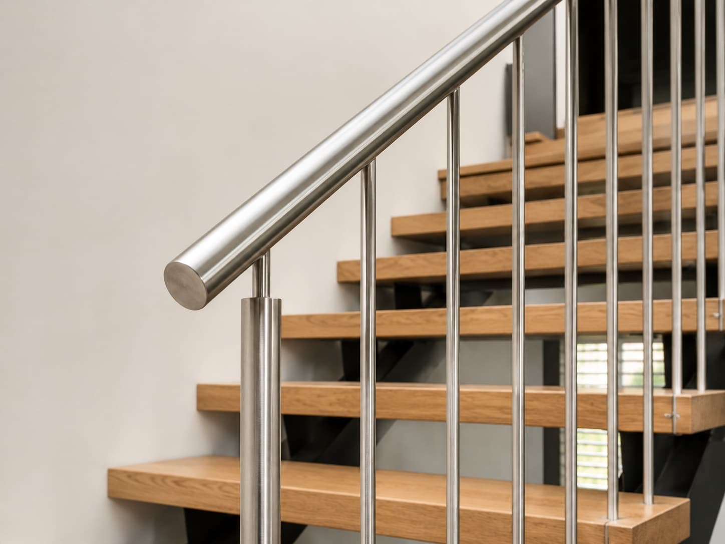 Garde-corps en acier inoxydable avec balustres verticaux fins