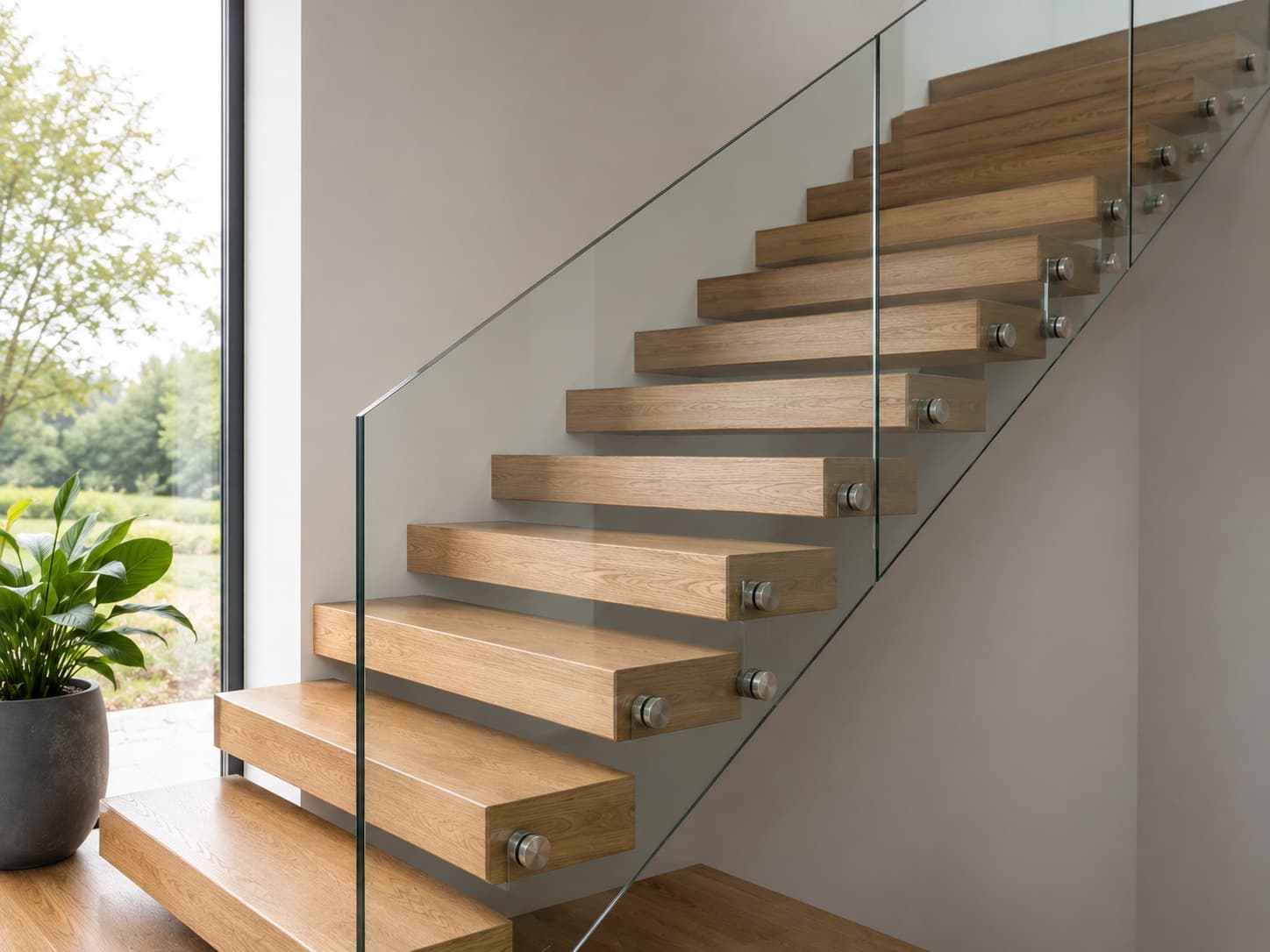 Garde-corps en verre feuilleté avec fixations inox sur escalier
