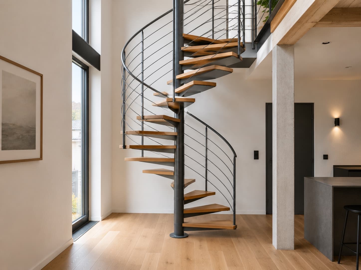 Escalier hélicoïdal à fût central en acier et bois